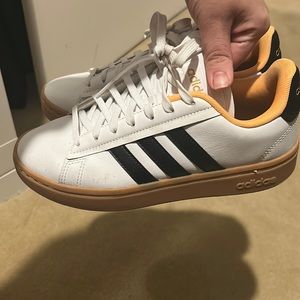 Adidas Sneakers